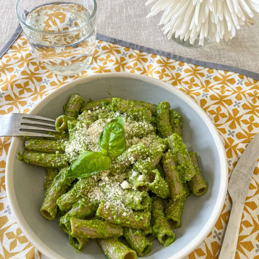 Pâtes de sorgho sans gluten et pesto aux épinards