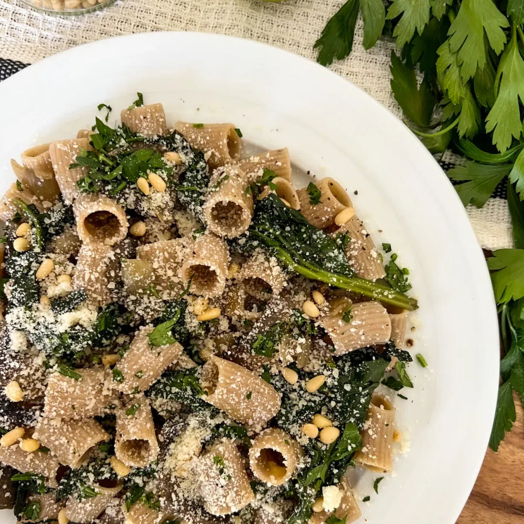 Pâtes de sorgho végétaliennes aux champignons et épinards