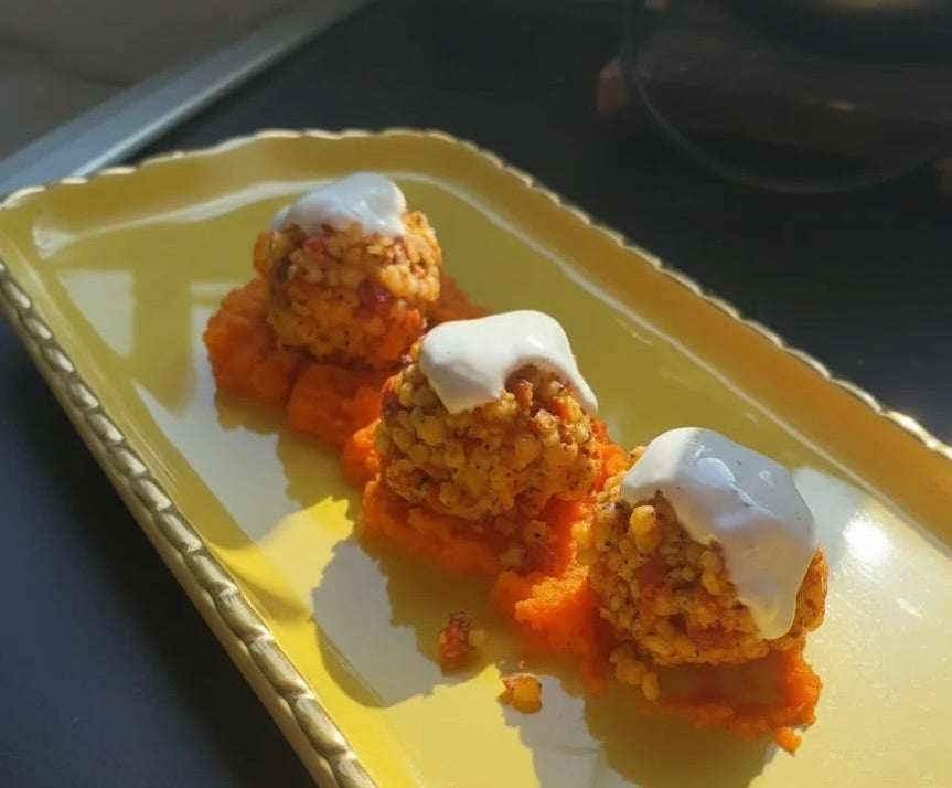 Boulettes sorgho-chorizo, sauce yaourt citronnée